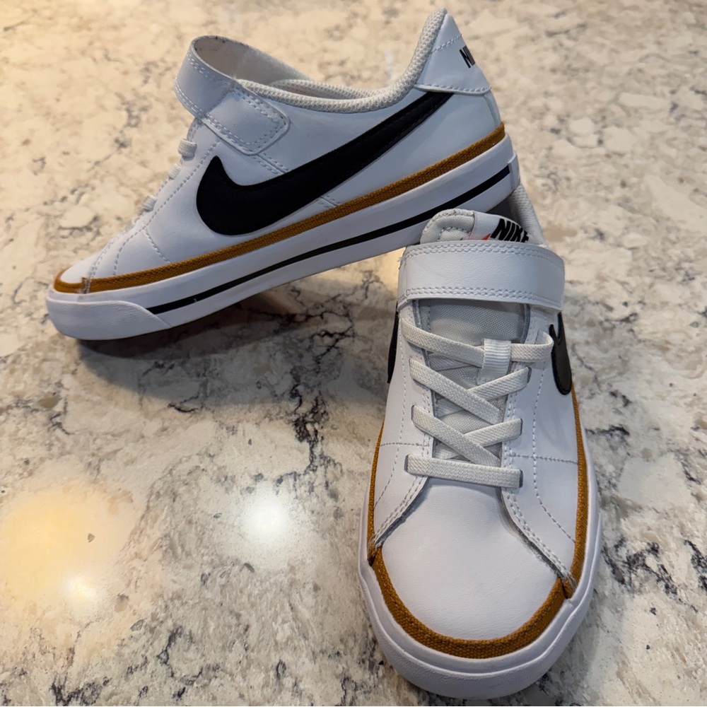 Nike little kid size 1.5 Court Legacy shoes - Picture 2 of 6
